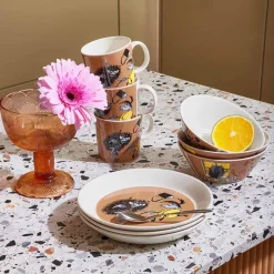 MOOMIN ARABIA Arabia Mummi Asjett 19 cm Stinky i Aksjon