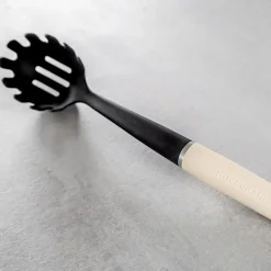 Lifetime Brands Europe ltd KitchenAid Pastaskje 35cm Nylon Krem