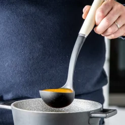 Lifetime Brands Europe ltd KitchenAid Øse 32,5cm Nylon Krem