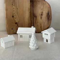 PORSGRUNDS PORSELÆNSFABRIK Porsgrunds Porselænsfabrik Jul På Tunet Veslestugu Med Pipe 13,4x10,8cm