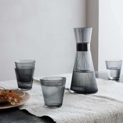 ROSENDAHL Grand Cru Vannkaraffel m/Riller 1L Grå