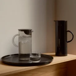 STELTON EM77 Vannkanne m/lokk 1,5L Smoke